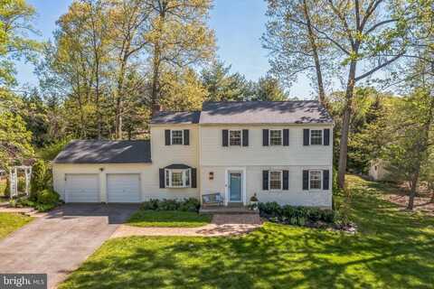 19 Oak Hill Cir, Malvern, PA 19355