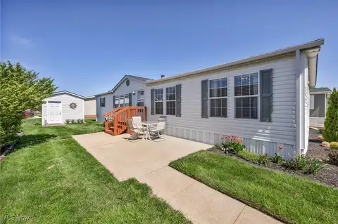 590 Sandtrap Circle, Painesville, OH 44077
