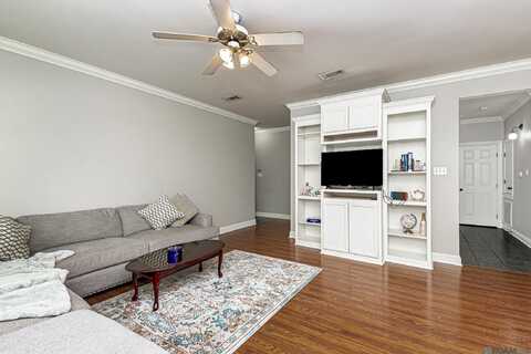 710 E Boyd Dr #1502, Baton Rouge, LA 70808