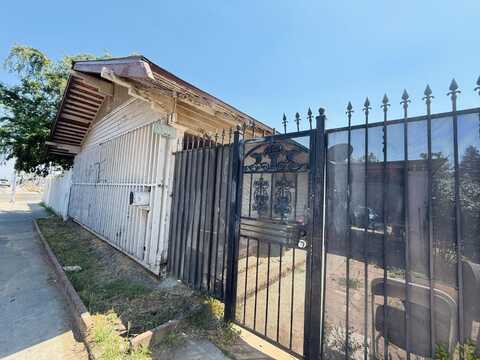 3358 Belmont Avenue E, Fresno, CA 93702