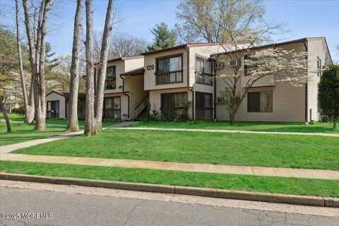 129 Amberly Drive, Manalapan, NJ 07726