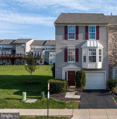 237 WINDSOR COURT, QUAKERTOWN, PA 18951