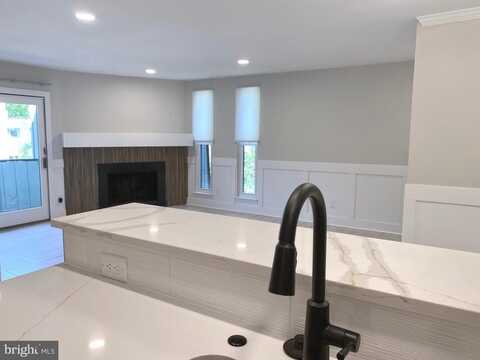25 S CHURCH RD, MAPLE SHADE, NJ 08052