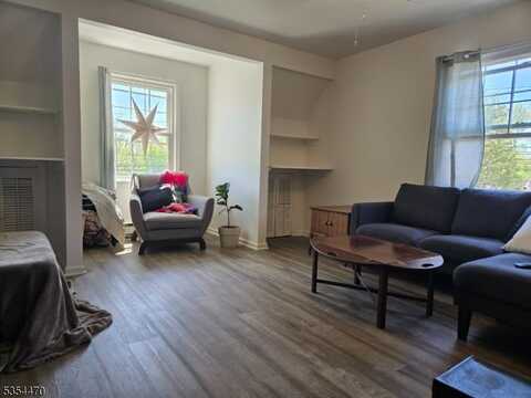 198 Newark Pompton Tpke, Pequannock, NJ 07440