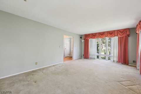 34 Brian Rd, West Caldwell, NJ 07006