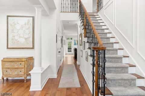 4 Millstone Ln, Readington, NJ 08889