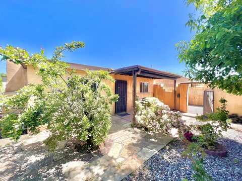 909 NINITA Street, Santa Fe, NM 87505
