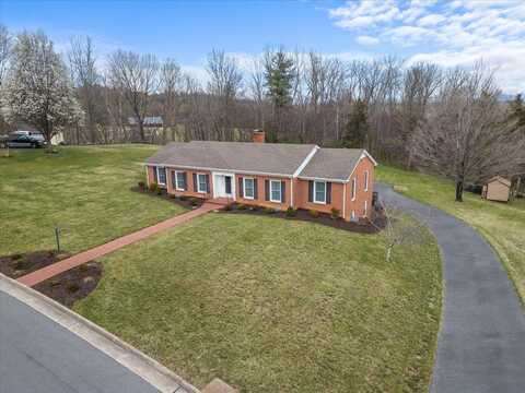 824 LAMMERMOOR DR, STAUNTON, VA 24401