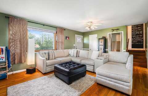 135 SUNSET DR, WAYNESBORO, VA 22980