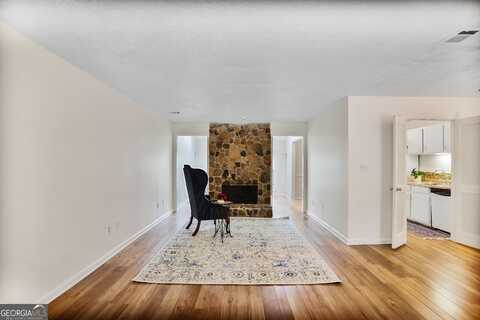 8740 Roswell, Sandy Springs, GA 30350