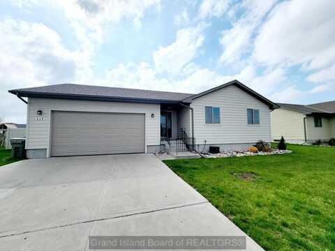 316 Brome Grass Dr, Grand Island, NE 68803