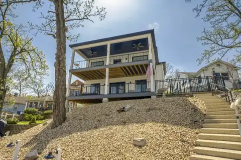 627 S Lakeview Drive, Lowell, IN 46356