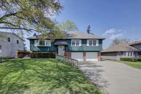 504 Shannon Road, Papillion, NE 68046