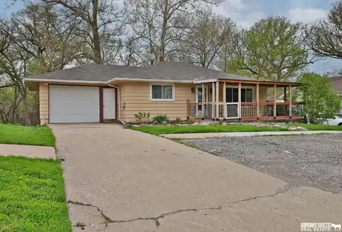 801 E Eldora Avenue, Weeping Water, NE 68463