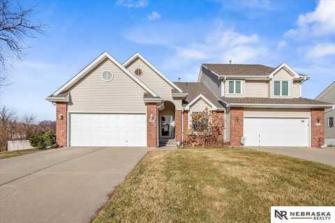 802 N Adams Street, Papillion, NE 68127