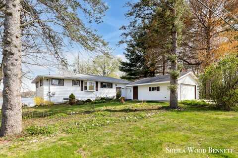 10321 Poplar Drive Drive NE, Rockford, MI 49341