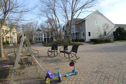 424 Little Lake Drive, Ann Arbor, MI 48103