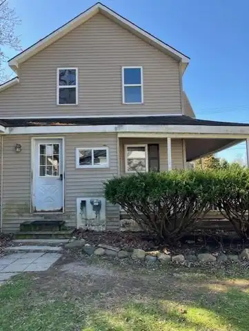 37 S Jackson Street, Lapeer, MI 48446