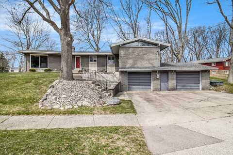 921 Woodlawn, Ludington, MI 49431
