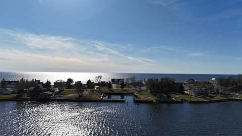 846 S Lakeshore Drive, Ludington, MI 49431