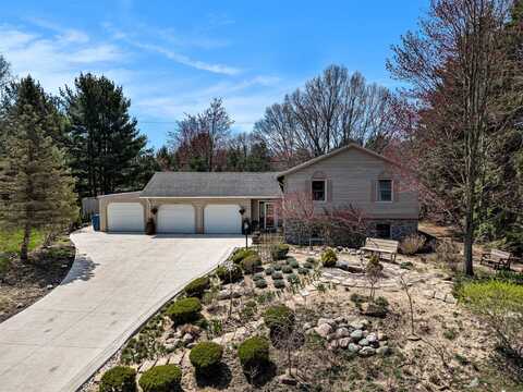 17653 Hiawatha Drive, Spring Lake, MI 49456