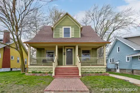 1417 Washington Avenue, Grand Haven, MI 49417