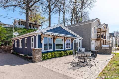 6520 Lakeshore Drive, Saranac, MI 48881