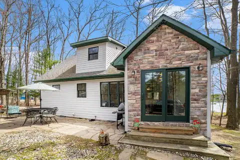 2601 W Lake George Drive, Harrison, MI 48625