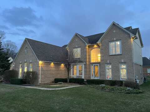 19528 Norway Pine Drive, Macomb, MI 48044