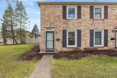 2464 Abbington Drive SE, Grand Rapids, MI 49506