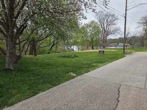 1225 Lane Drive, Saint Joseph, MI 49085