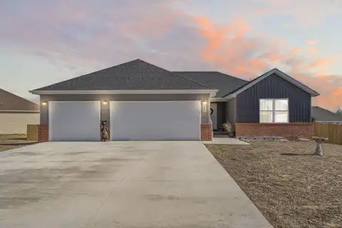 2040 S Faith Court, Bolivar, MO 65613