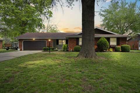 2433 E Edgewood Street, Springfield, MO 65804