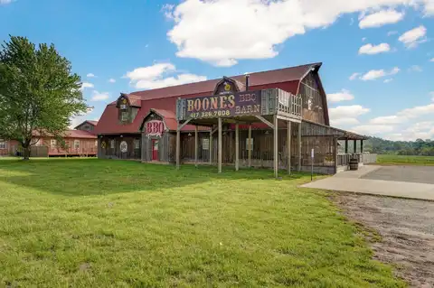 5260 S Scenic Avenue, Bolivar, MO 65613