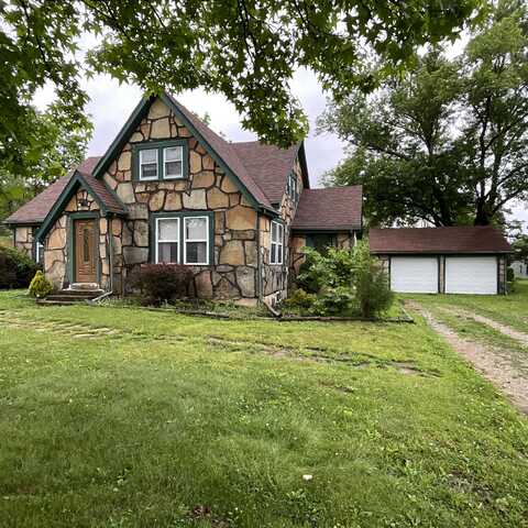 305 Pine Grove Road, Willow Springs, MO 65793