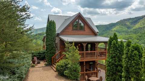 1551 Mountain Dreams Way, Sevierville, TN 37862