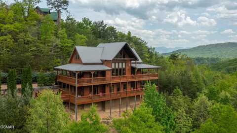 1551 Mountain Dreams Way, Sevierville, TN 37862