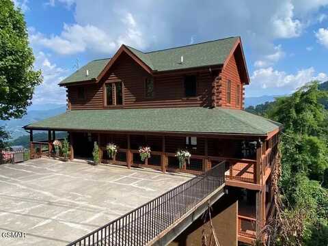 1215 Ski View Drive, Gatlinburg, TN 37738