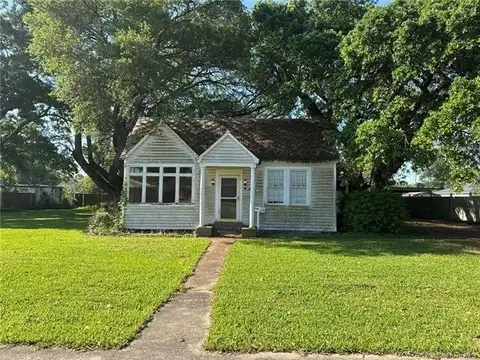 719 E Plaquemine Street, Jennings, LA 70546