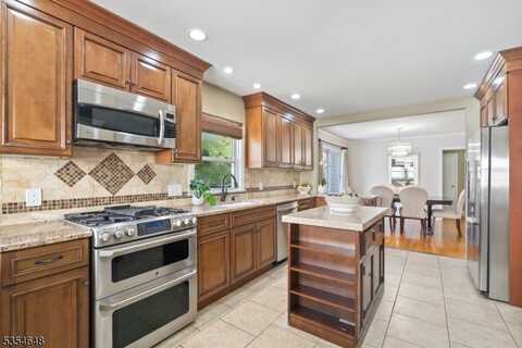 15 Cambridge Ter, Springfield, NJ 07081