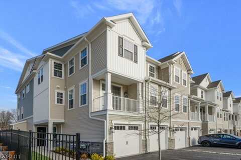 102 Honeysuckle Ln, Warren, NJ 07059