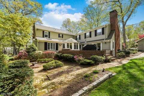 14 Grove St, Caldwell, NJ 07006