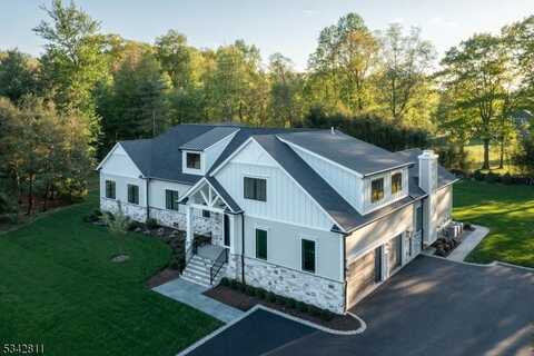 28 Old Forge Dr, Warren, NJ 07059