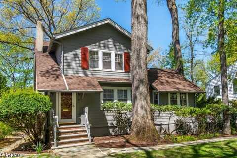 34 Mountain Rd, Verona, NJ 07044