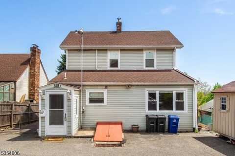 516 5Th St, Carlstadt Boro, NJ 07072