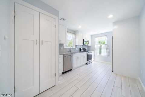 55 Summit Ave, Chatham, NJ 07928