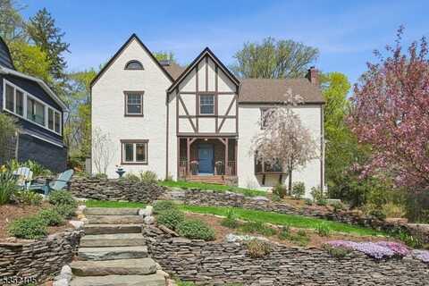 15 Warner Rd, Maplewood, NJ 07040