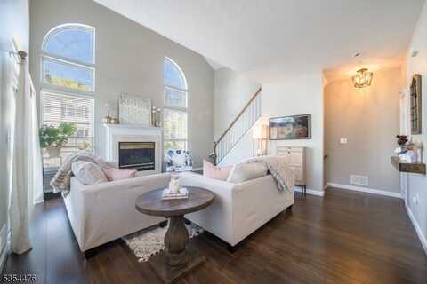 20 Wildflower Ln, Morris, NJ 07960
