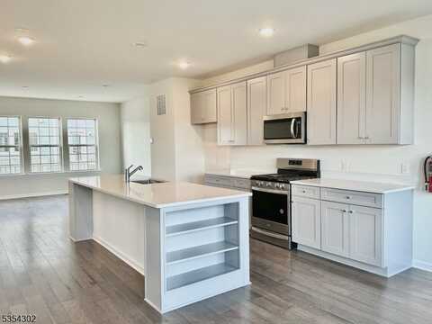 4 Haralson Ct, Livingston, NJ 07039