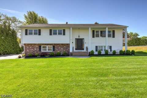 7 King Ct, Wayne, NJ 07470